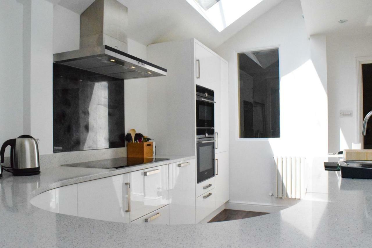3 Bedroom Family House With A Superb Kitchen And Garden Londres Exterior foto
