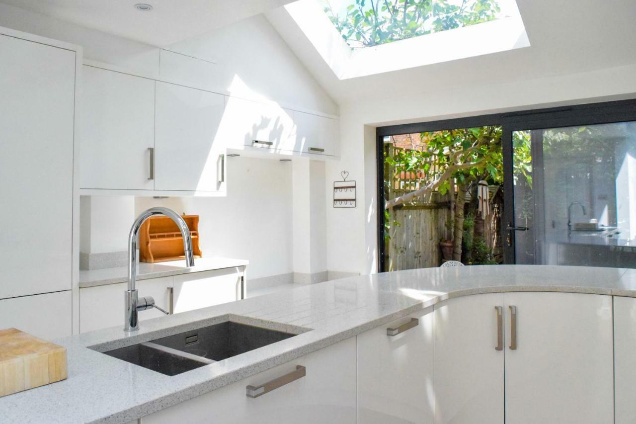 3 Bedroom Family House With A Superb Kitchen And Garden Londres Exterior foto
